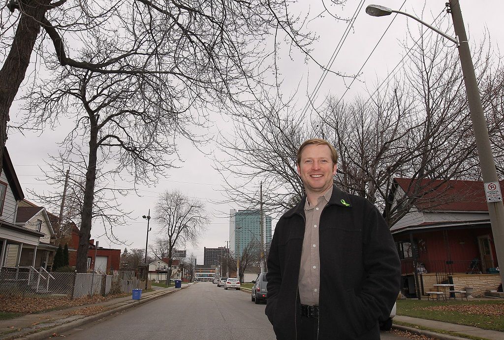 Lighting up dark alleys to reclaim Glengarry neighbourhood Windsor Star