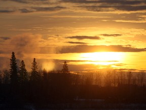 WINDSOR, ON.: DECEMBER 6, 2014 --  The sun rises over Fort McMurray, Alberta on Saturday, December 6, 2014.   (TYLER BROWNBRIDGE/The Windsor Star)     *WindsorGone
