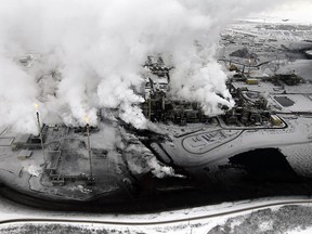 The Suncor Oil Sands project north of Fort McMurray, Alberta is seen from the air on Saturday, December 6, 2014. (TYLER BROWNBRIDGE/The Windsor Star)