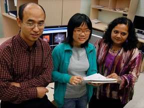 University of Windsor physics associate professor Chitra Rangan, right,  masters student Ruby Huang and post doctoral fellow Taiwang Cheng are pictured Friday October 09, 2009. Rangan was honoured with Medal of Excellence in Teaching Undergraduate Physics. (NICK BRANCACCIO / The Windsor Star)