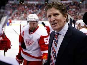 After a decade at the hlem of the Detroit Red Wings, Mike Babcock will become the coach of the Toronto Maple Leafs.