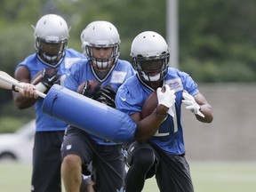 Detroit Lions running back Ameer Abdullah runs through a drill during NFL football minicamp, Wednesday, June 17, 2015, in Allen Park, Mich. (AP Photo/Carlos Osorio)