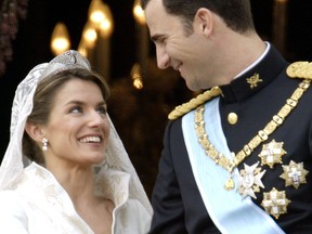 Spanish Crown Prince Felipe de Bourbon and his bride Letizia look at each other as the Royal couple appears on the balcony of Royal Palace May 22, 2004 in Madrid. (Photo by Ian Waldie/Getty Images)