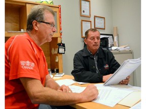 Unifor Local 523 president Rick Alakas, left, speaks to U.S. Steel Canada Inc. retiree Terry Rogers about the recent Ontario Superior Court order to suspend health benefits for retirees on Friday October 16, 2015 in Welland, Ont. Michelle Allenberg/Welland Tribune/Postmedia Network