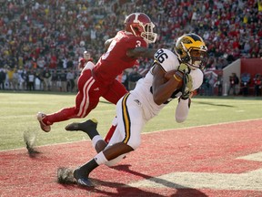 Jehu Chesson #86 of the Michigan Wolverines catches a pass for a touchdown against the Indiana Hoosiers at Memorial Stadium on November 14, 2015 in Bloomington, Indiana.  (Photo by Andy Lyons/Getty Images)