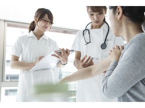 Nurses inject needle in patient. Photo by fotolia.com.