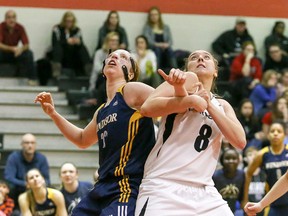 Carleon's Lindsay Shotbolt battles against Windsor's Emily Revost. (Photo by Valerie Wutti)