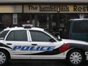 Auf diesem Aktenfoto steht ein Streifenwagen der Polizei von Windsor vor dem Restaurant The Lumberjack. 