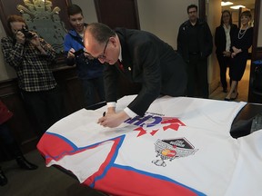 Windsor Mayor Drew Dilkens signs a jumbo Canadian Hockey League jersey on March 24, 2016, that will part of the city's bid to host the 2017 Memorial Cup.