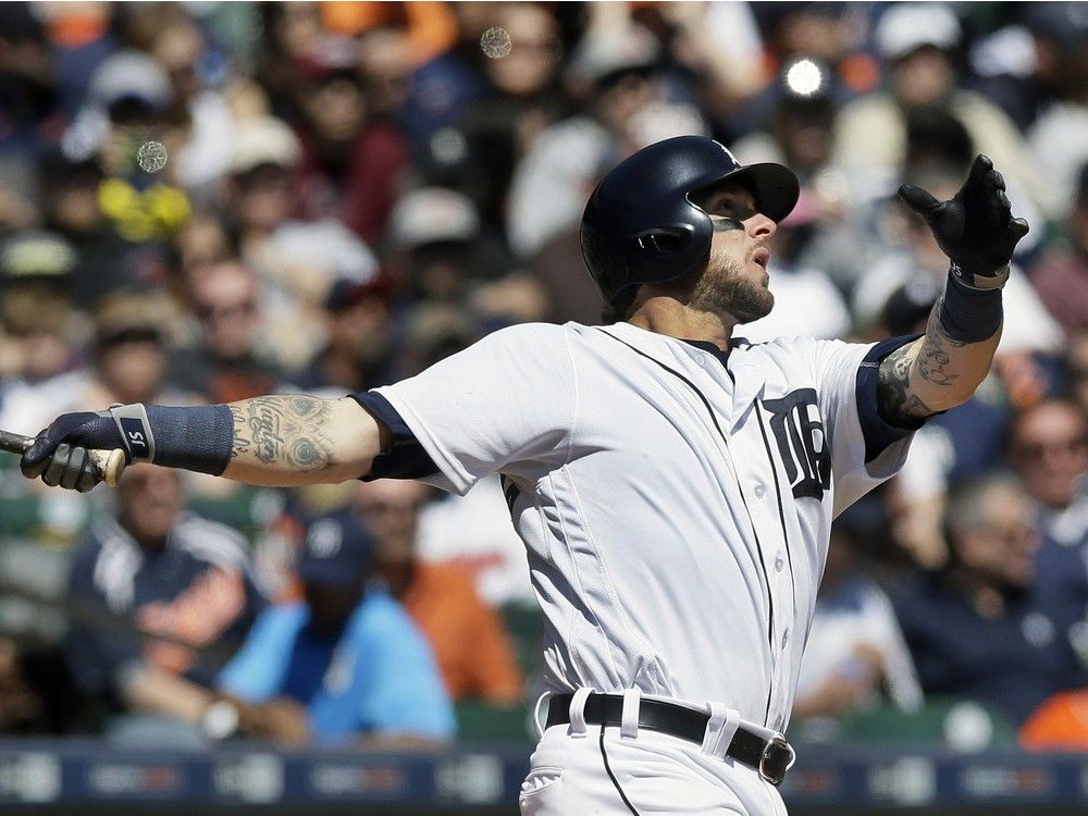 Tigers sign veteran catcher Saltalamacchia