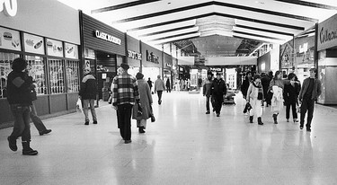 Jan. 21, 1985: Shoppers inside Devonshire Mall.