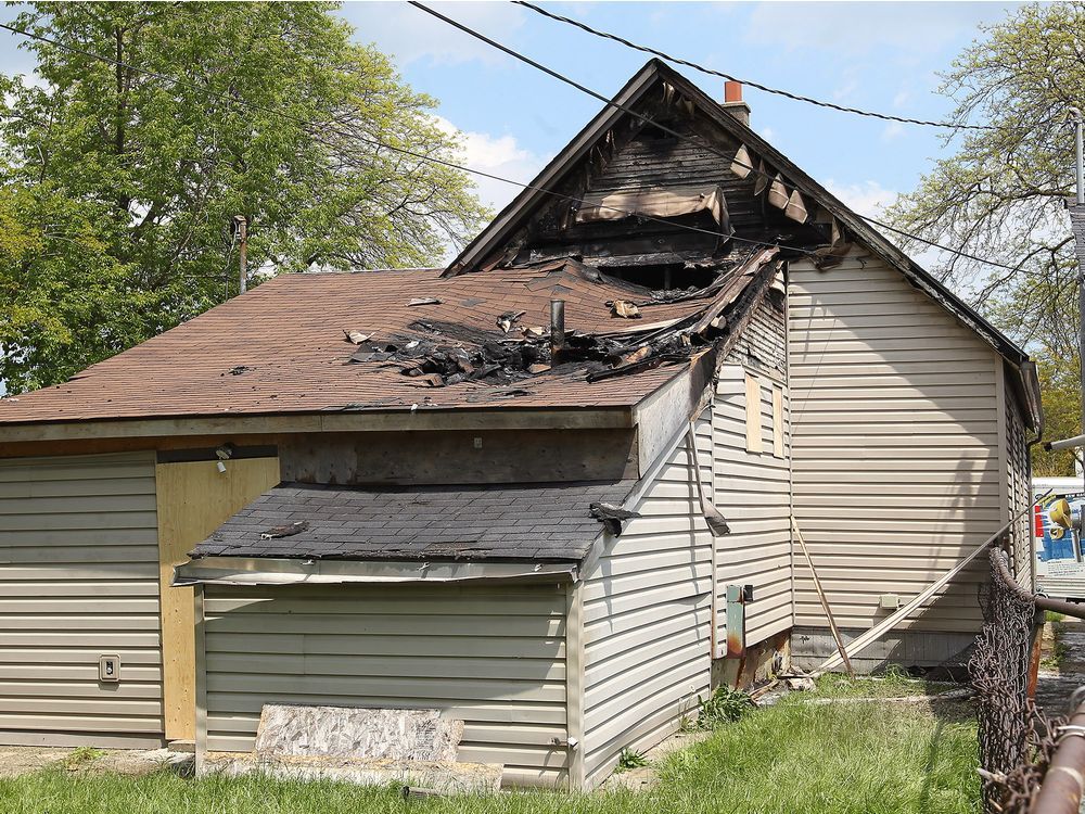 Windsor firefighters battle house fire | Windsor Star