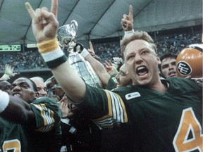 Jerry Kauric, right, and the Eskimos celebrate his game-winning kick. Kauric was one of eight new inductees to the Windsor/Essex County Sports Hall of Fame, which was announced on Wednesday, 1987 FILE PHOTO EDMONTON ESKIMOS (CNW)

SCANNED FROM FILE PHOTO
CHRIS SCHWARZ, Edmonton Journal
