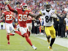 Pittsburgh Steelers wide receiver Antonio Brown (84) runs for a touchdown in front of Kansas City Chiefs defensive back Phillip Gaines (23) and defensive back Daniel Sorensen (49) during the second half of an NFL football game in Kansas City, Mo., Sunday, Oct. 15, 2017.
