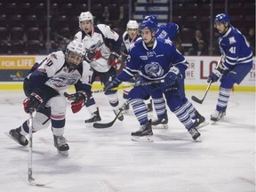 Windsor's Jordan Frasca reaches for the puck during OHL action between the Windsor Spitfires and the Mississauga Steelheads at the WFCU Centre, Dec. 14, 2017. Mississauga ended a nine-game losing streak by winning 4-3 in a shootout.