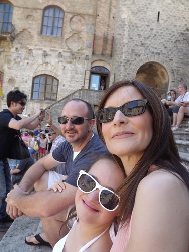 Amanda hangs out with mom and dad in Florence, Italy.