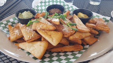 Pita chips and spinach dip at Viewpointe Estate Winery.