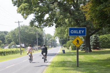 Riding into Oxley.