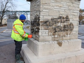 Jeff Litfin of Windsor Mobile Wash tries to remove painted graffiti on the Sandwich roundabout statue Nov. 19, 2018. The statues of War of 1812 allies General Isaac Brock and Chief Tecumseh are located in middle of the roundabout that connects Riverside Drive West, University Avenue West, Rosedale Avenue and Sandwich Street.