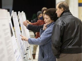 The City of Windsor hosted a public information meeting on Wednesday, December 5, 2018 to present a planned permanent road closure as part of the recommendations of the Cabana Road Environmental Assessment. The meeting gave residents an opportunity to provide feedback on the closure of Huntington Avenue at Cabana Road East. Residents check out information displays about the project.