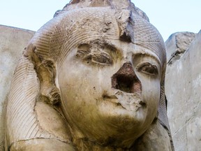 Escultura de Nefertari en el templo de Luxor, Tebas, Egipto