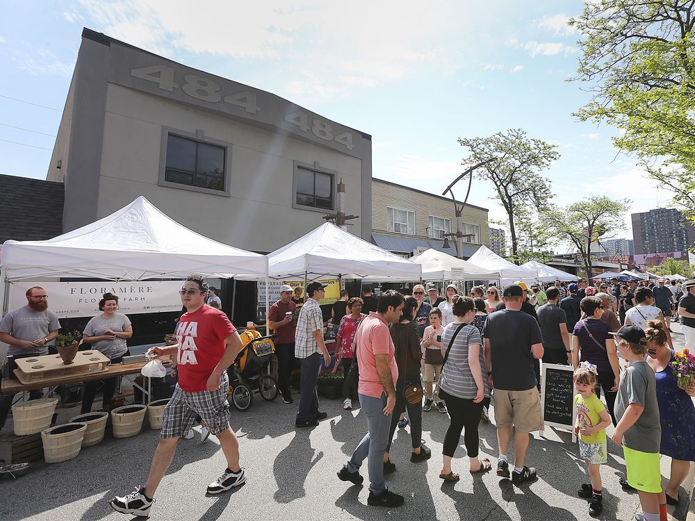 Downtown Windsor Farmers' Market draws a crowd for a sunny opening day