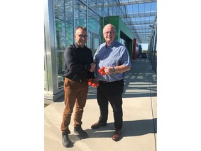 (L to R) Peter Van Duin, Managing Director, Eminent Seeds and Ian Potter, President and CEO, Vineland Research and Innovation Centre