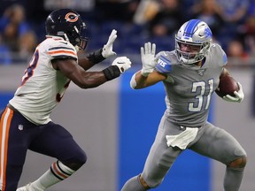 Ty Johnson of the Detroit Lions tries to get around the tackle of Roquan Smith of the Chicago Bears at Ford Field on November 28, 2019 in Detroit, Michigan. Chicago won the game 24-20.