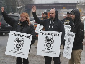 WINDSOR, ON. NOVEMBER 19, 2019. -- CN Rail employees and members of the Teamsters Canada Rail Conference Union walk the picket line at the rail yard on Dougall Ave. in Windsor, ON. on Tuesday, November 19, 2019.