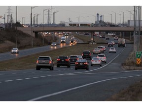 Windsor, Ontario Dec. 5, 2019.  Traffic moves along E.C.Row Expressway near Central Avenue Thursday evening. (NICK BRANCACCIO/Windsor Star) futureauto
