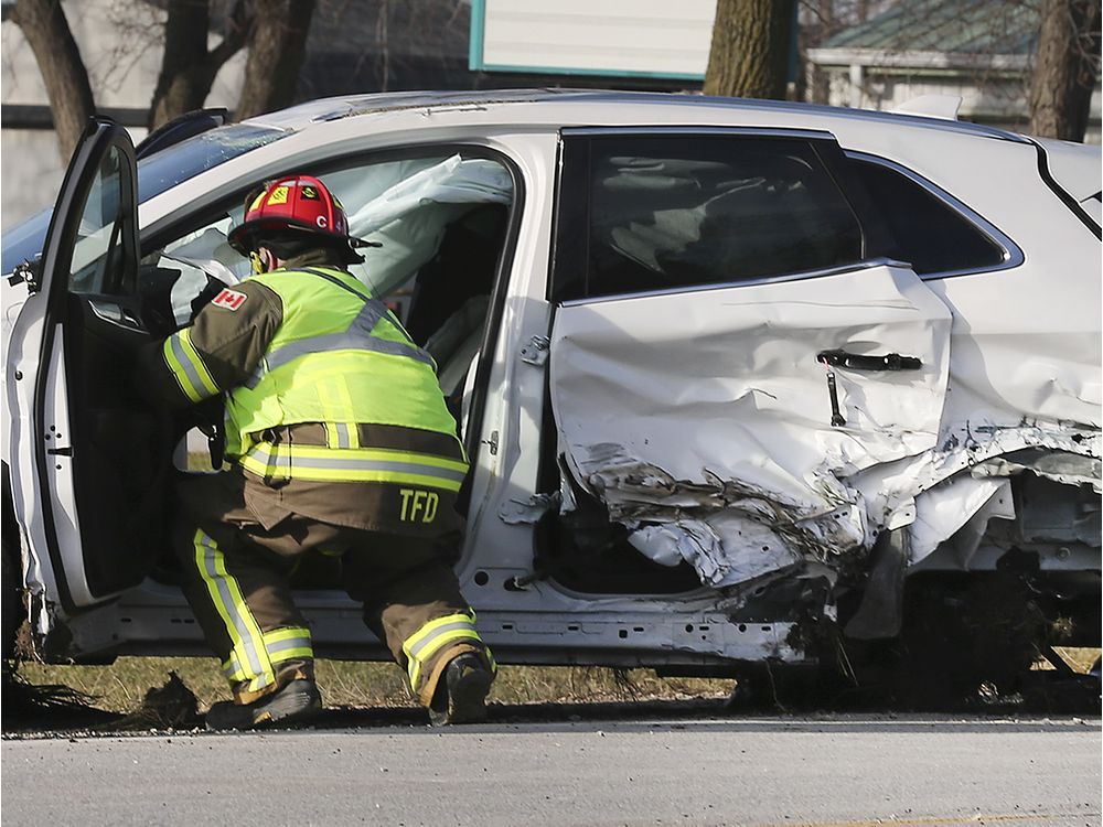 Photos Tecumseh crash sends two to hospital Windsor Star