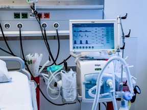 A ventilator is pictured during an instruction of doctors at the Universitaetsklinikum Eppendorf in Hamburg, on March 25, 2020. - Currently ten Covid-19/ Corona patients are treated in the hospital. (Photo by Axel Heimken / POOL / AFP)