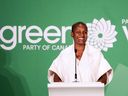 Die Bundesvorsitzende der Grünen, Annamie Paul, hält ihre Siegesrede, nachdem sie am 3. Oktober 2020 in Ottawa zur neuen Vorsitzenden der Partei gewählt wurde. 