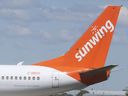Ein Sunwing-Flugzeug wird am Mittwoch, den 12. Mai 2021, in der Einrichtung von AAR Aircraft Services in Windsor gezeigt. Die Fluggesellschaft plant, den Flugdienst zwischen Windsor und Kuba im nächsten Winter wieder aufzunehmen.