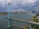 Die Ambassador Bridge wird am 19. Juni 2021 von kanadischer Seite gezeigt.