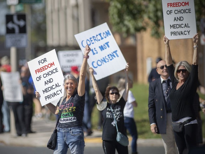  Protesters demanding an end to vaccine mandates hold a rally across the street from Windsor Regional Hospital – Met Campus, on Wednesday, Sept. 29, 2021.