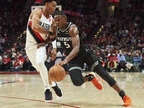 Sacramento Kings guard De'Aaron Fox drives to the basket during the second half against Portland Trail Blazers guard Anfernee Simons at Moda Center. The Kings won 124-121.