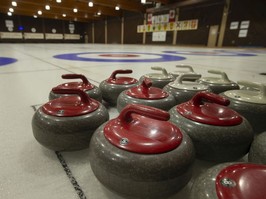 120821-Curling_-_03_266204017-W