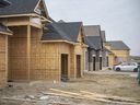 Der Bau eines Einfamilienhauses in einer neuen Wohnsiedlung östlich der Huron Church Line Road wird am Dienstag, den 18. Januar 2022, gesehen. Bürgermeister Drew Dilkens nimmt am Mittwoch an einem Wohnungsgipfel in Toronto teil.