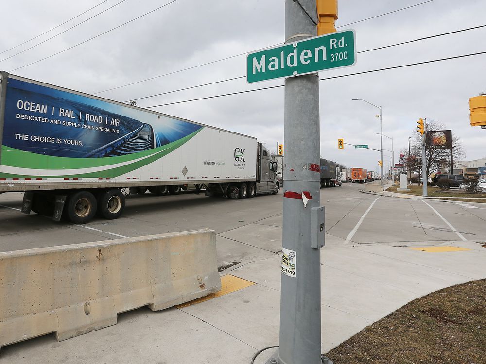 Windsor police open another intersection on Huron Church Road Windsor