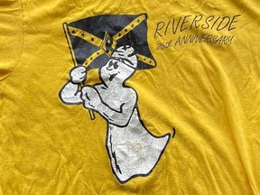 Johnny Rebel alias Captain Rebel, Maskottchen der Riverside Secondary School in Windsor, wie auf dem T-Shirt zum Schuljubiläum von Albert Mady zu sehen.