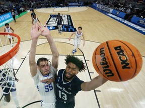 Isiah Dasher of the Saint Peter's Peacocks drives to the basket against Lance Ware of the Kentucky Wildcats during the first half in the first round game of the 2022 NCAA Men's Basketball Tournament at Gainbridge Fieldhouse on March 17, 2022 in Indianapolis, Indiana.