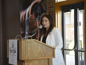 Houida Kassem, Geschäftsführerin der Windsor Cancer Center Foundation, spricht am 28. April 2022 beim Start der Lock Out Cancer-Kampagne der Stiftung, die den ganzen Mai über läuft.