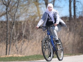Bootfahren Jana Jandal Alrifai, 19, is shown on her bike near her south Windsor home on Saturday, April 16, 2022. She says the city needs more bike lanes.