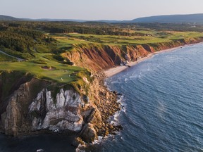A cliff hanger if there ever was one, the Par-3 16th hole at Cabot Cliffs is the show-stopper of Canadian golf holes. At 150 yards from the middle tees, the distance isn’t daunting, but the Gulf of St. Lawrence to the right sure is.