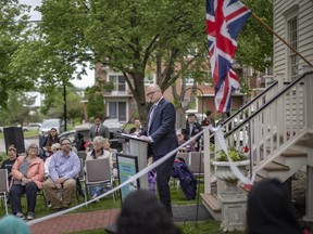 Le maire Drew Dilkens prend la parole lors d'une célébration du contrat de location entre la ville de Windsor et la Fiducie du patrimoine ontarien qui permettra un accès public régulier au Duff Baby Mansion, le mercredi 25 mai 2022.