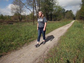 La candidate du NPD dans Windsor-Ouest, Lisa Gretzky, est présentée au terrain Ojibway Prairie à Windsor le lundi 16 mai 2022.