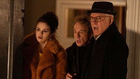 Selena Gomez, Martin Short und Steve Martin am Set der Hulu-Serie Only Murders in the Building.