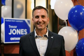 Le député élu Trevor Jones est montré après sa victoire électorale à Chatham-Kent—Leamington le 2 juin 2022.