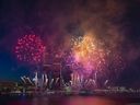 Riesige Menschenmassen drängten sich an den Flussufern von Windsor und Detroit, um am Montag, den 27. Juni 2022, eine der größten Ford-Feuerwerksshows aller Zeiten zu genießen.